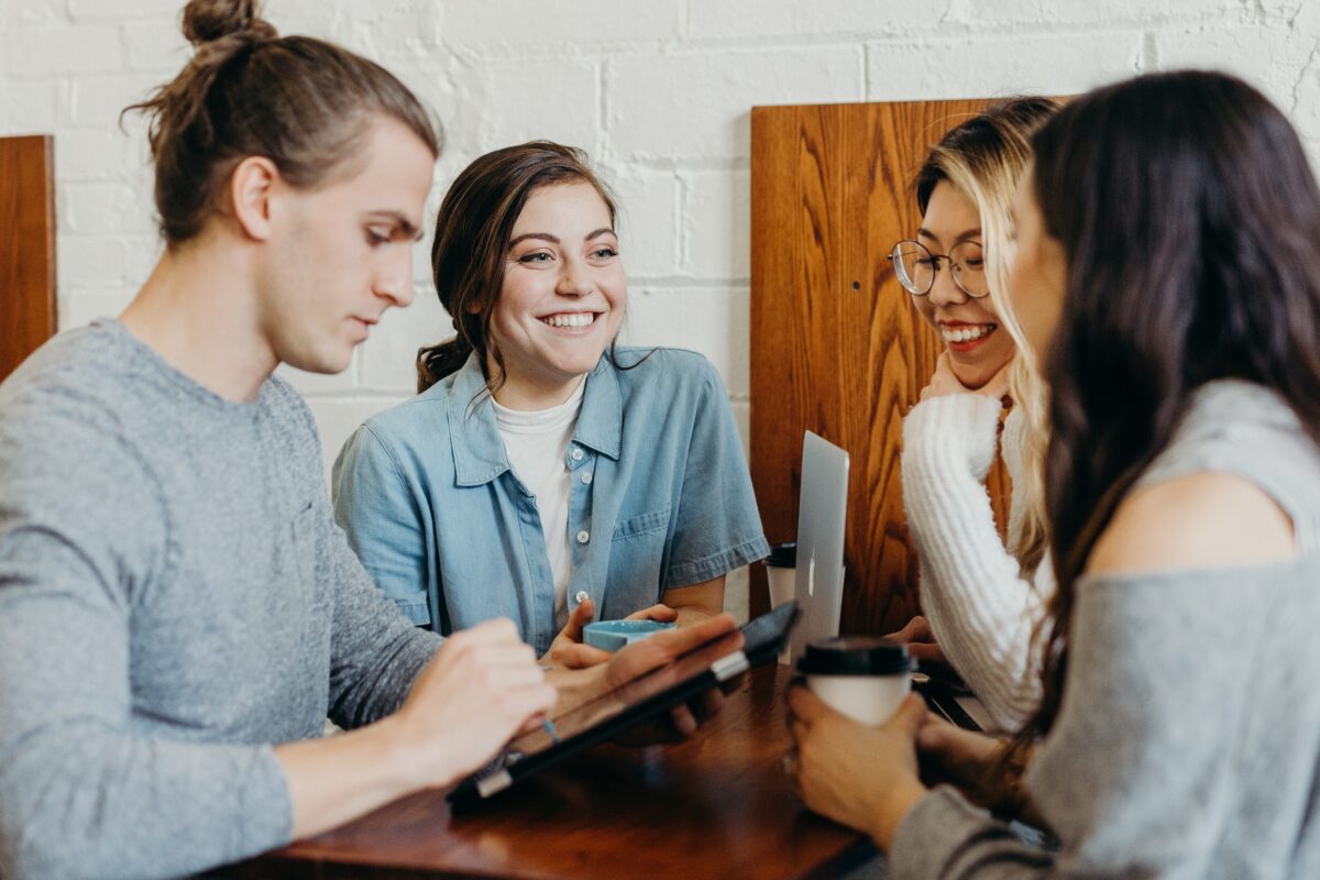 Picture of a team in a group meeting in a coffee shop